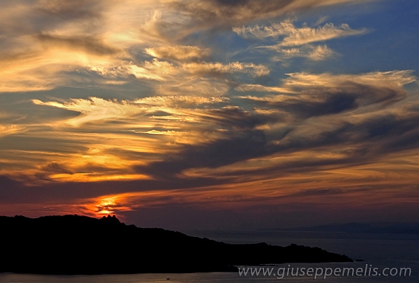 La Maddalena - Tramonto sull_isola di Spargi (40D_10111_2rid).jpg
